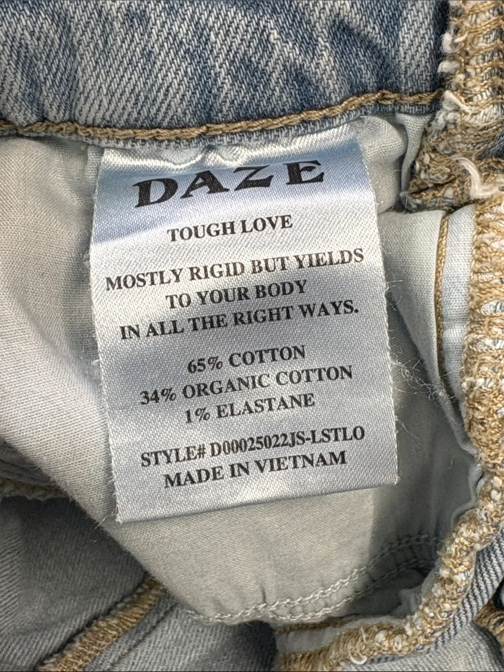 DAZE Tough Love High Rise Distressed Denim Shorts Light Wash Size 26